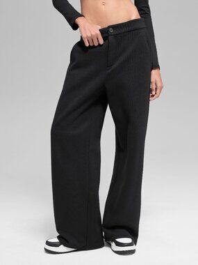 NWT - Alo Yoga Sweatpant Trouser